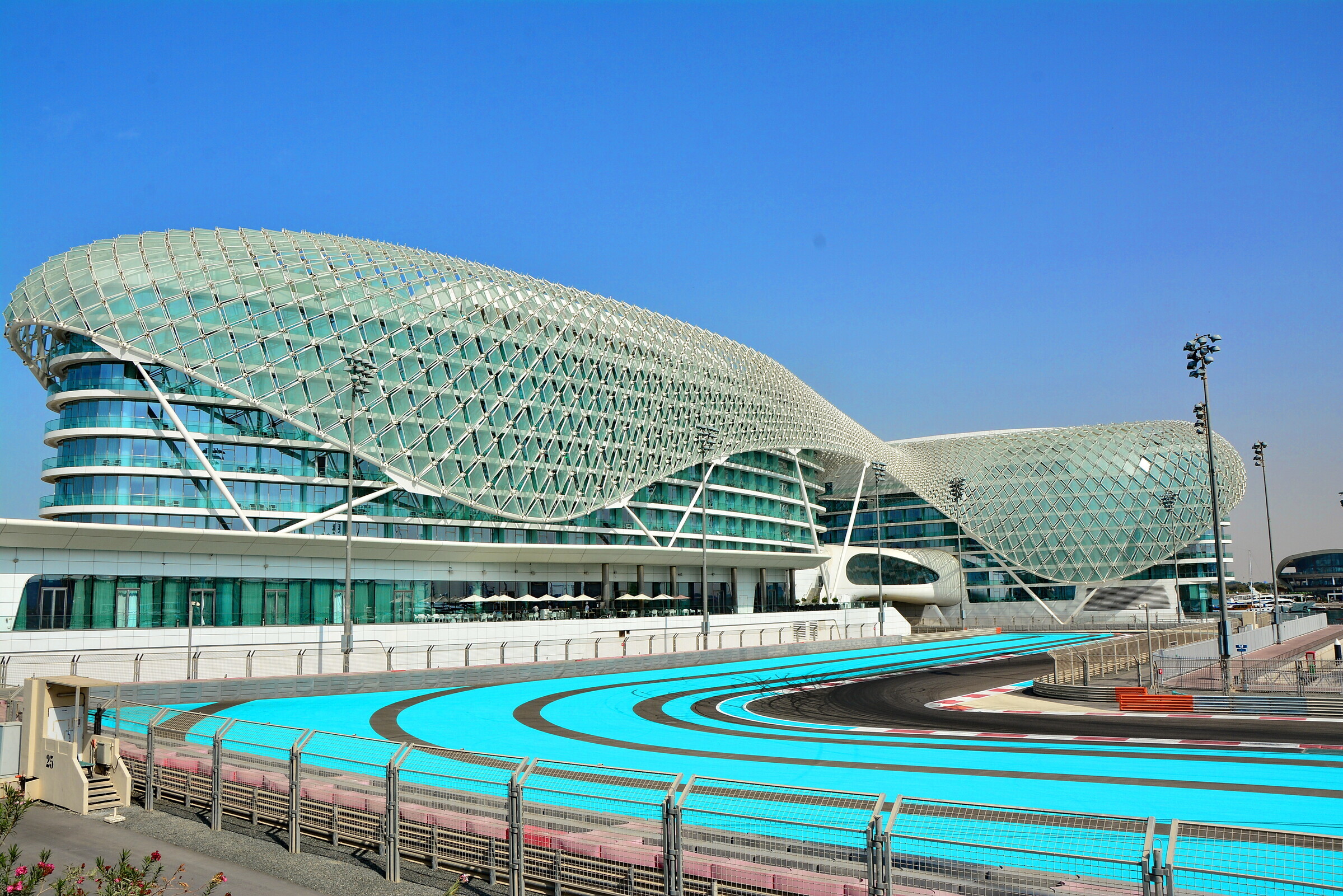 Яс н. Яс Молл в Абу Даби. Абу Даби конференция. Бассейн на открытом воздухе проекты Абу Даби.