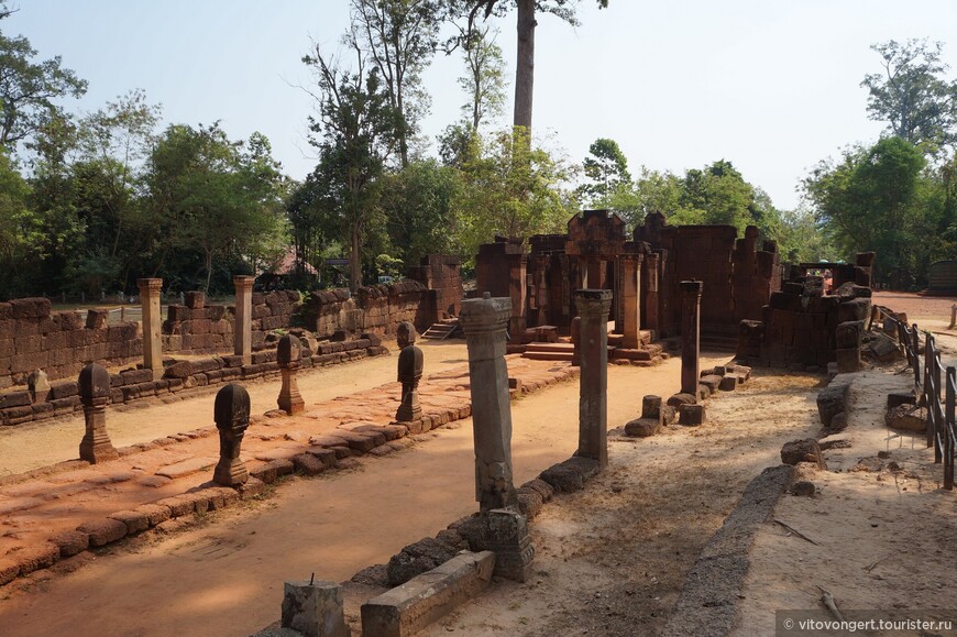 Храм Banteay Srei (Бантеай-Срей — Цитадель Женщины) Сиемрип, Камбоджа