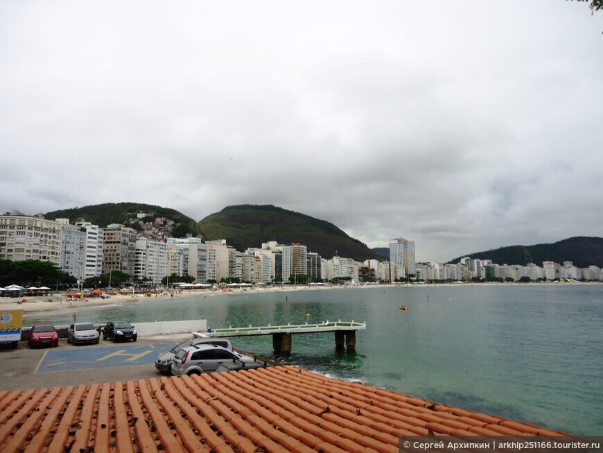 Военный форт Копакабана на культовом пляже Рио-де-Жанейро