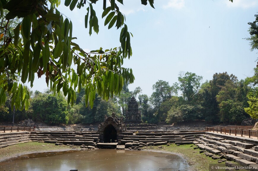 Ник Пин или Неак-Пеан, буддийский храм в Ангкоре, Камбоджа (Angkor, Cambodia)