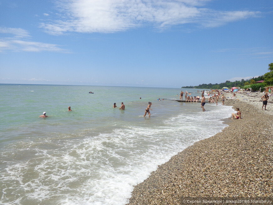 По паркам и пляжам Нового Афона в Абхазии в июле 2021 года