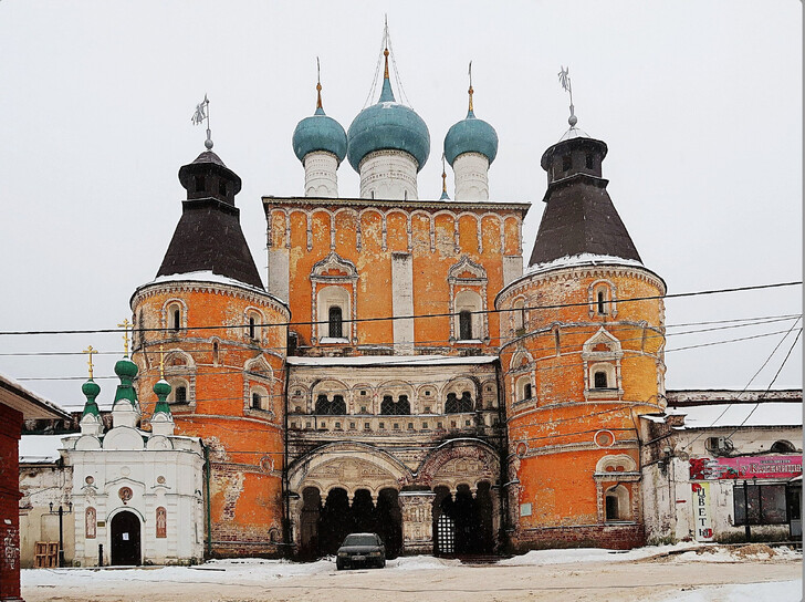 Надвратная Сретенская церковь Борисоглебского монастыря