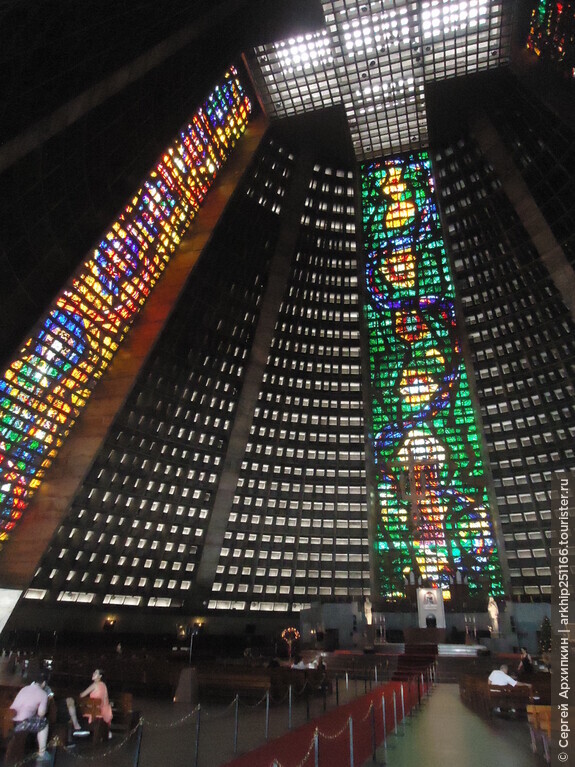 Кафедральный собор Метрополитана в стиле модерна в Рио-де-Жанейро