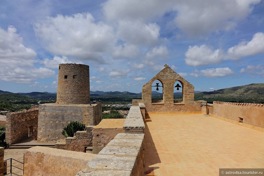 Плоская крыша церкви Виргин-де-ла-Эсперанца служила дозорной и артиллерийской площадкой.  