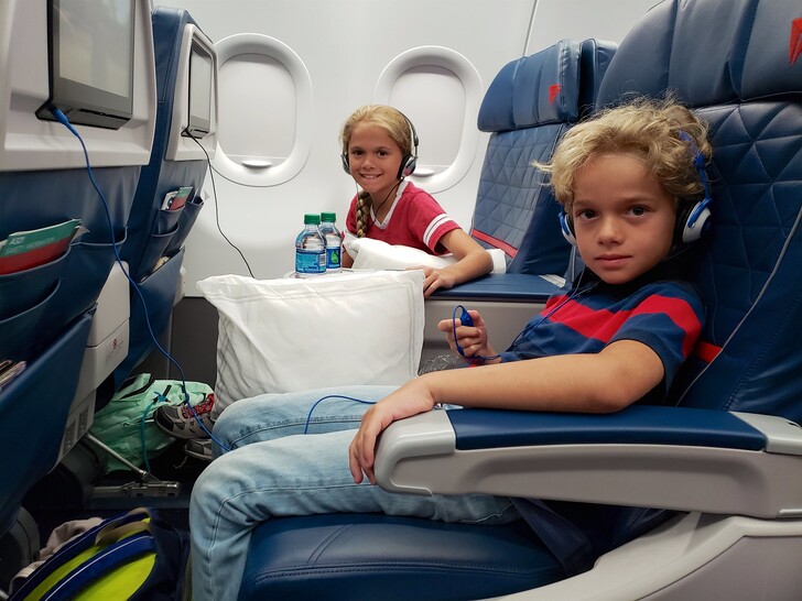 Как правило, авиакомпании лояльны к маленьким пассажирам