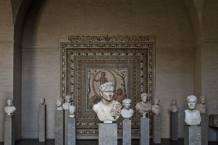 Портретные скульптуры древнеримского периода в XI зале