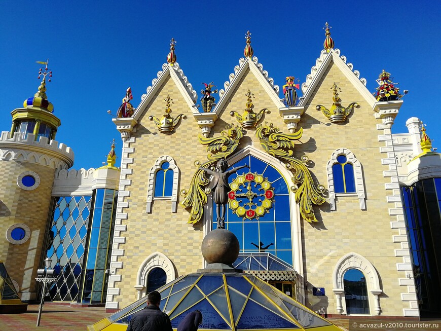 Кукольный театр «Экият» в Казани и парк рядом с ним