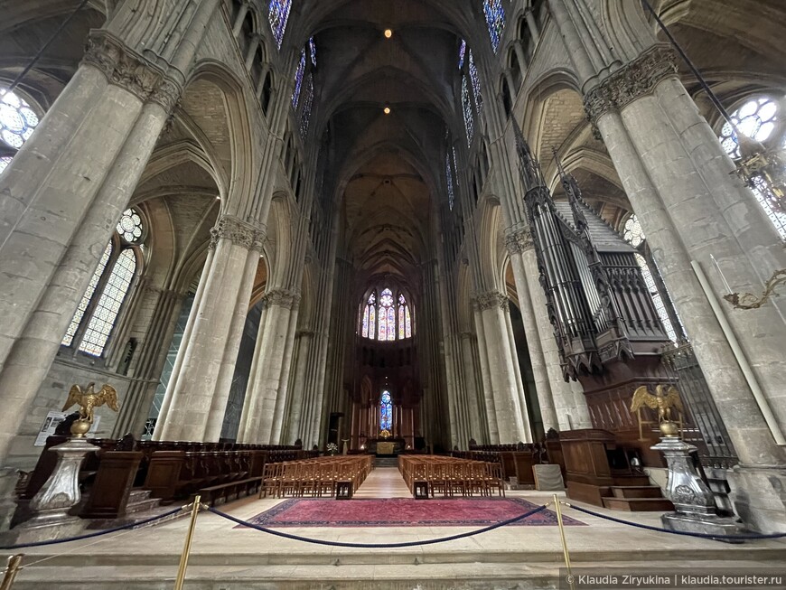 Место коронации 25 французских королей - Реймский собор.
