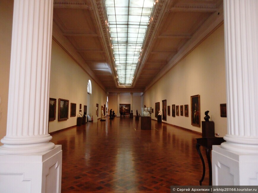 Один из лучших музеев Бразилии — Национальный музей изобразительных искусств в Рио-де-Жанейро