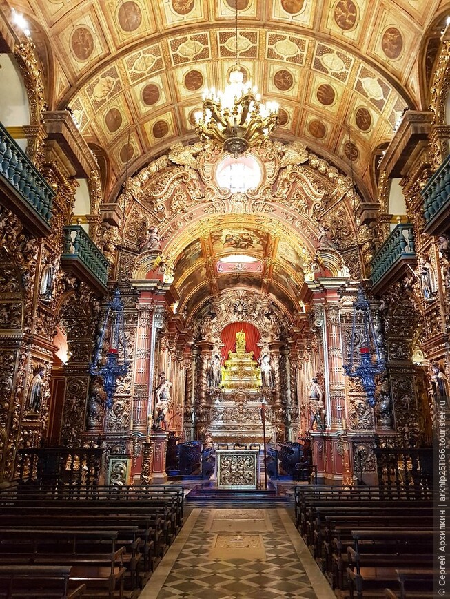 Монастырь Сан-Бенту- шедевр португальского барокко в Рио-де-Жанейро