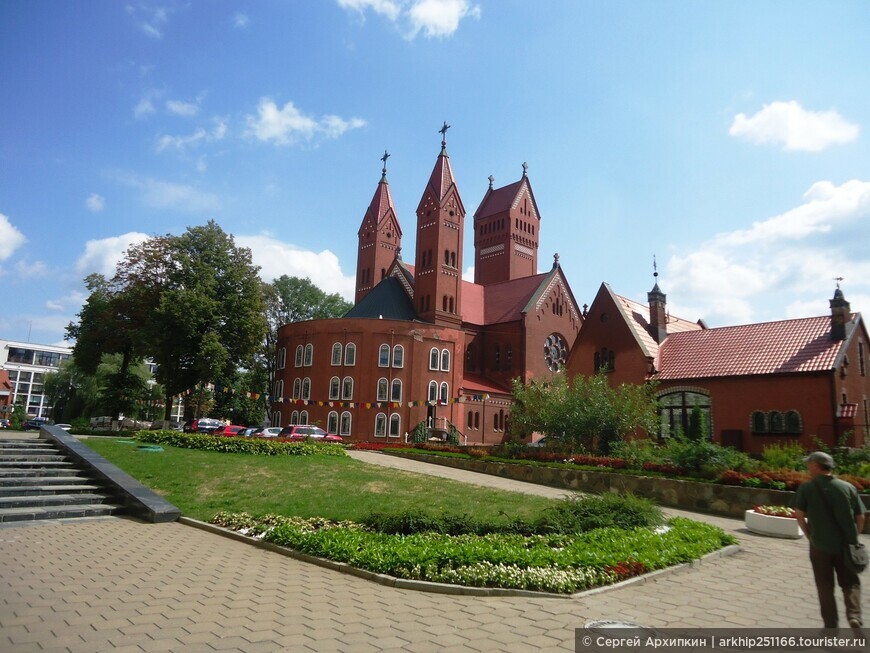 Костел Святого Симеона и Святой Елены в центре Минска