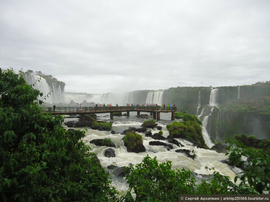 Водопад «Глотка Дьявола» — самый впечатляющий в системе водопадов Игуасу в Бразилии