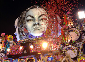 Мэр Рио-де-Жанейро просит не приезжать на карнавал непривитых туристов 