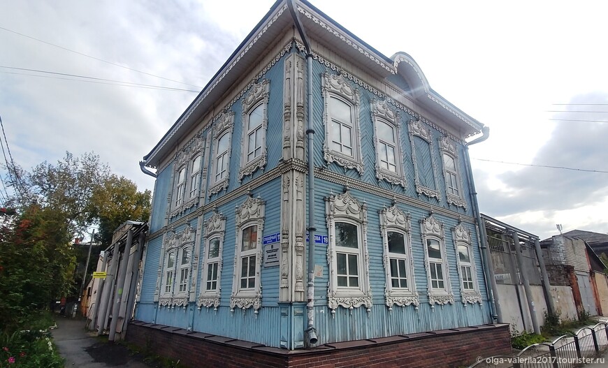 Здание  принадлежавшее семье купца Павлова .