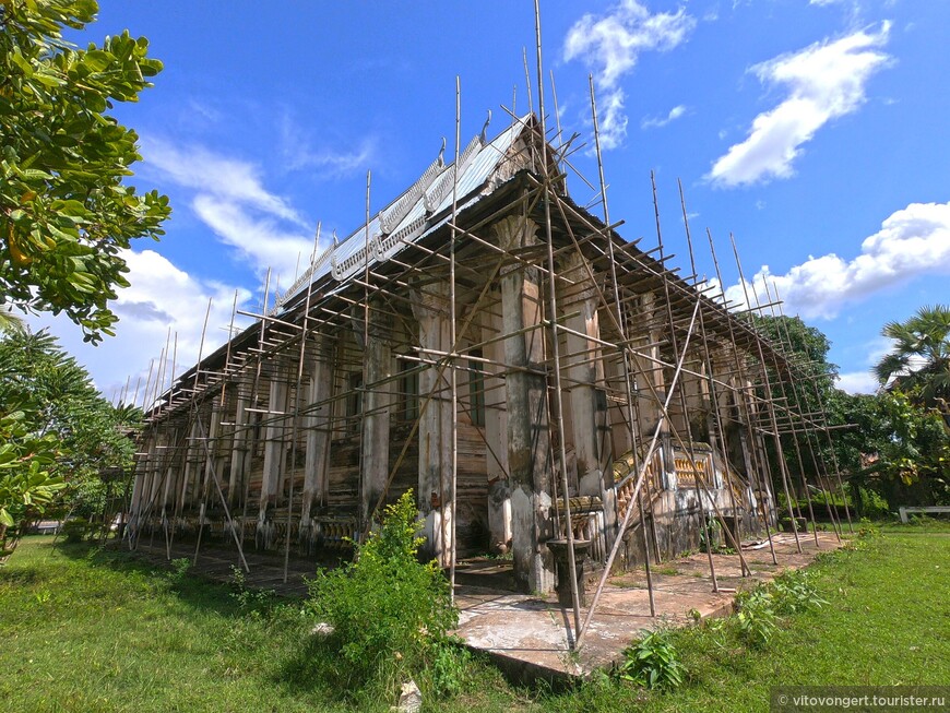 Старейший действующий храмовый комплекс в провинции Чампасак в Южном Лаосе