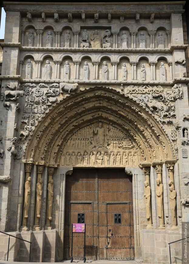 Южный портал церкви Santa Maria la Real