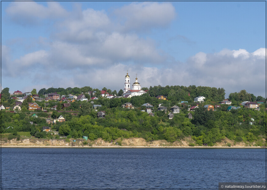 Ты неси меня, река, за крутые берега…