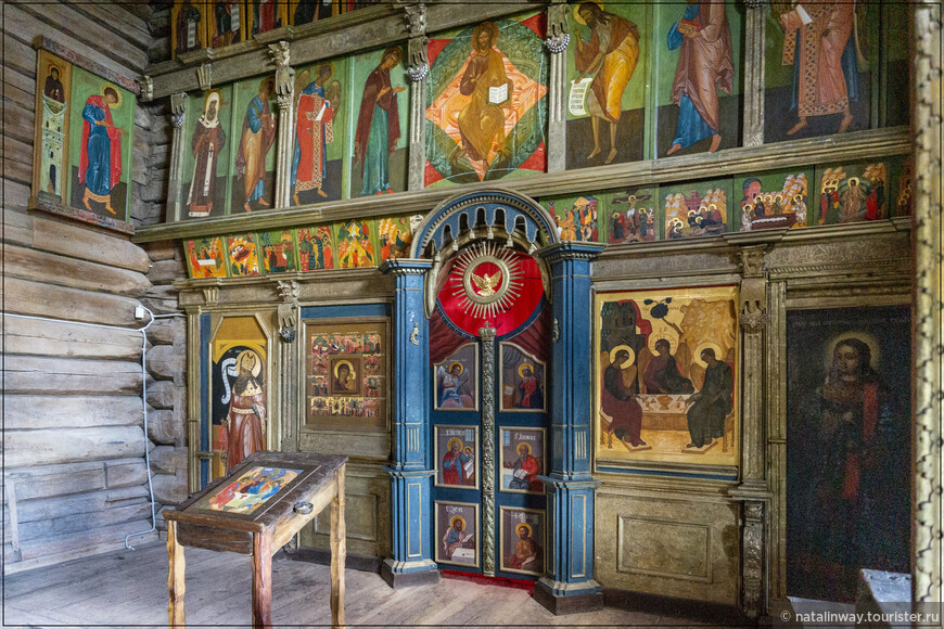 Иконостас Троицкой церкви в Свияжске. В церкви представлены копии икон. Подлинники хранятся в Музее изобразительных искусств Республики Татарстан   