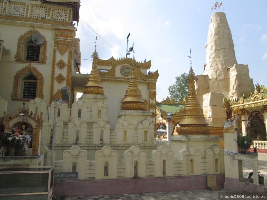Типичная красивая пагода в центре города, хороший ориентир