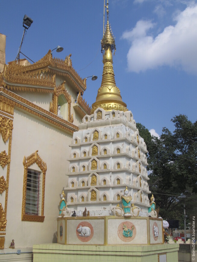 Типичная красивая пагода в центре города, хороший ориентир