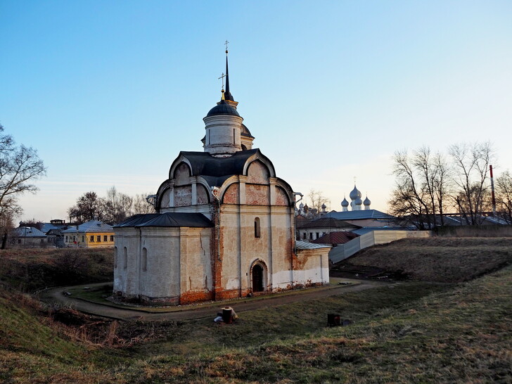 Валы Ростовской земляной крепости у Вознесенской церкви