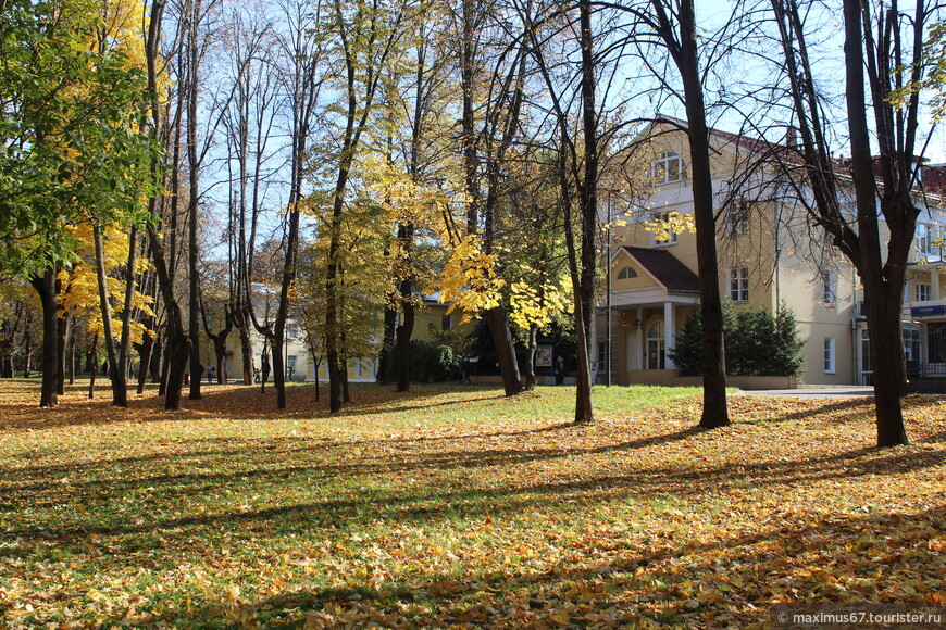 Золотая осень в бывшей усадьбе Дурасова