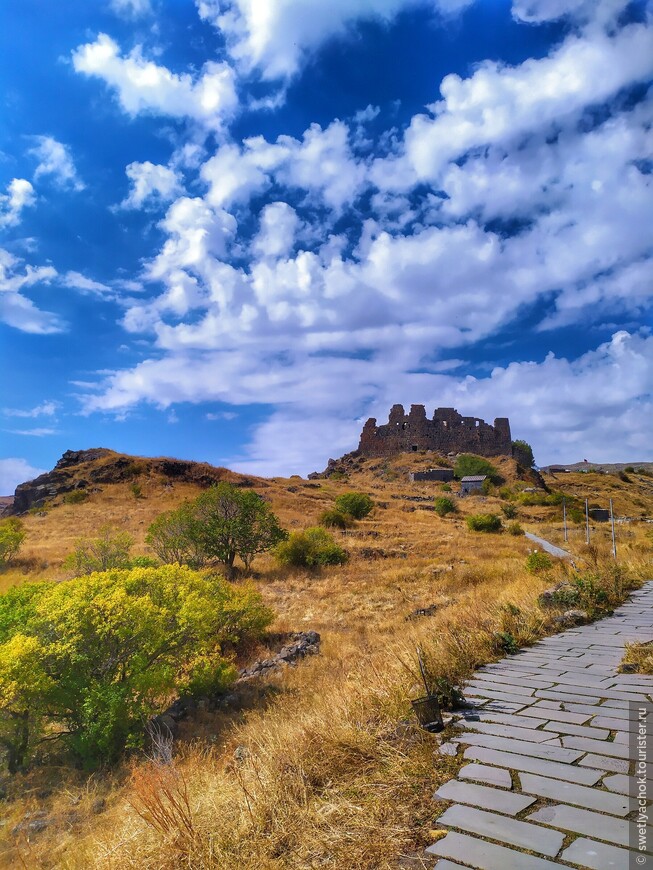 Армения 2021— Восхождение на самую высокую гору Армении и поездка в крепость Амберд