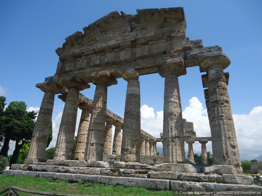 Археологический парк Пестум — и его древнегреческие храмы, включенные в объекты Всемирного наследия ЮНЕСКО