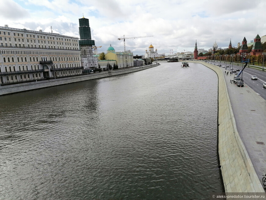 Москва-река и прохладная осенняя столица