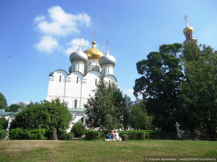 Смоленский собор (16  века) — жемчужина Новодевичьего монастыря в Москве