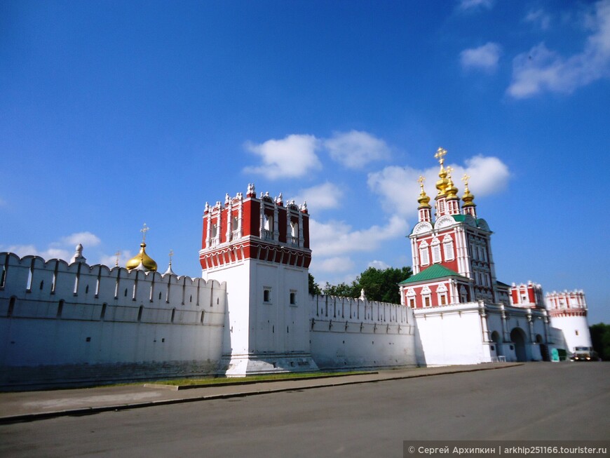 Кладбище Новодевичьего монастыря — пантеон великих и не очень великих людей России
