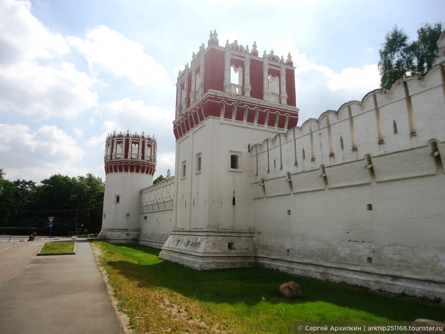 Кладбище Новодевичьего монастыря — пантеон великих и не очень великих людей России