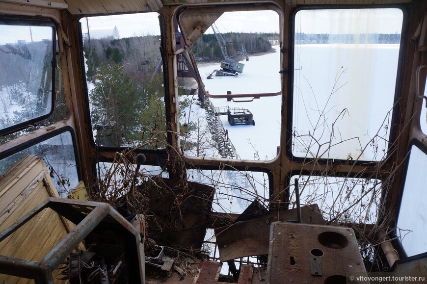 Заброшенный речной грузовой порт г. Припяти Чернобыльская зона отчуждения