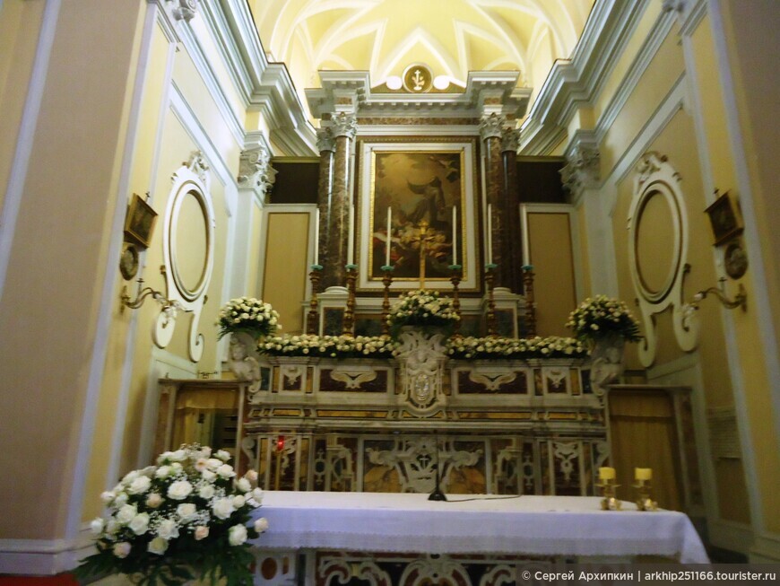 Базилика Святого Антонио в Сорренто (Италия)