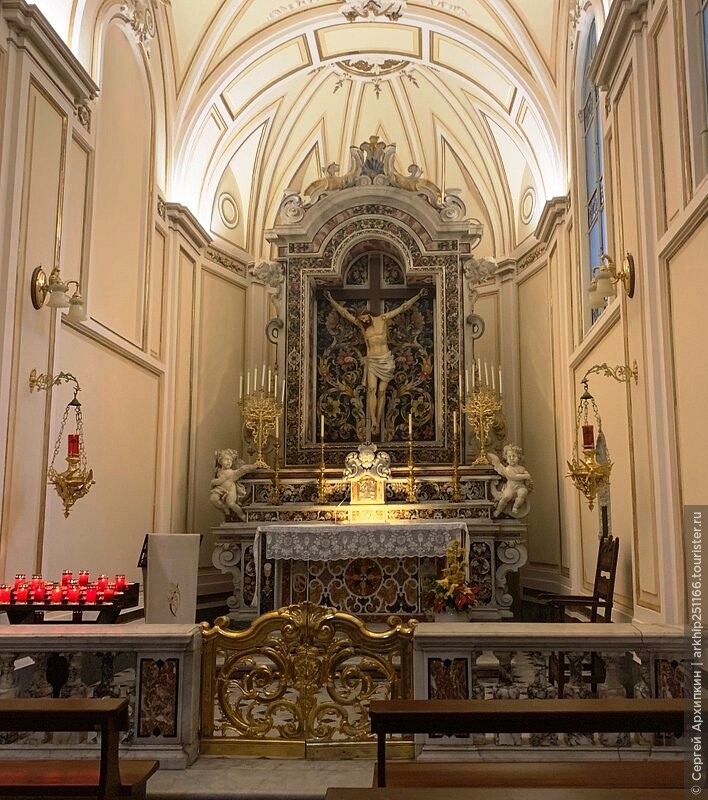 Средневековый Кафедральный собор в Сорренто (Италия)