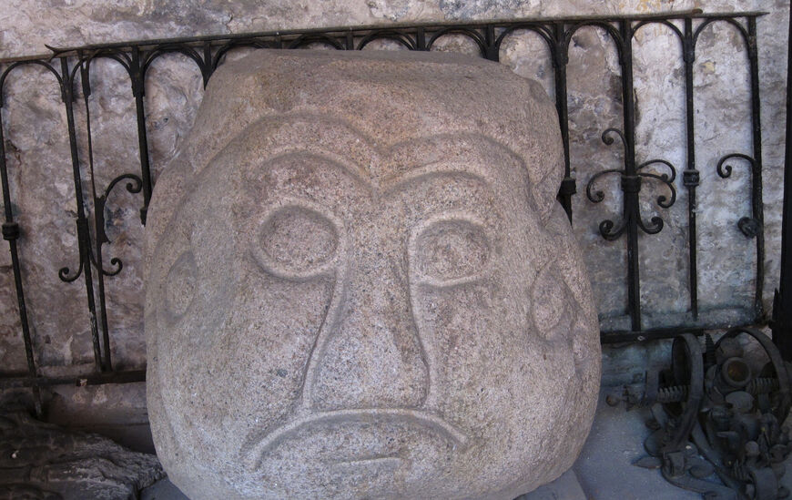 Саласпилсская каменная голова