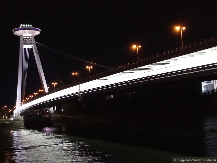 В тарелке над Братиславой. Мост SNP. Ресторан UFO