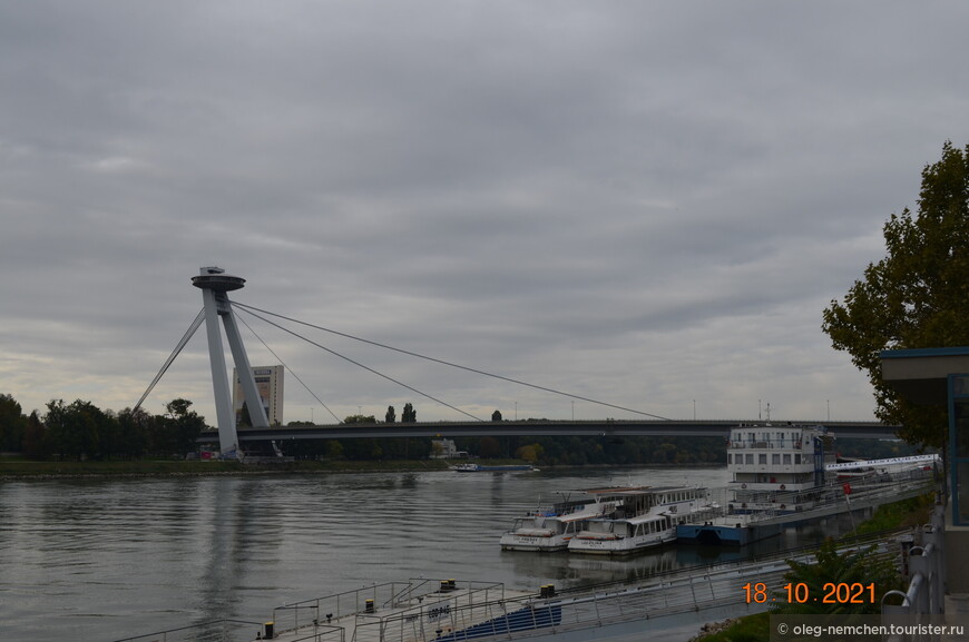 В тарелке над Братиславой. Мост SNP. Ресторан UFO