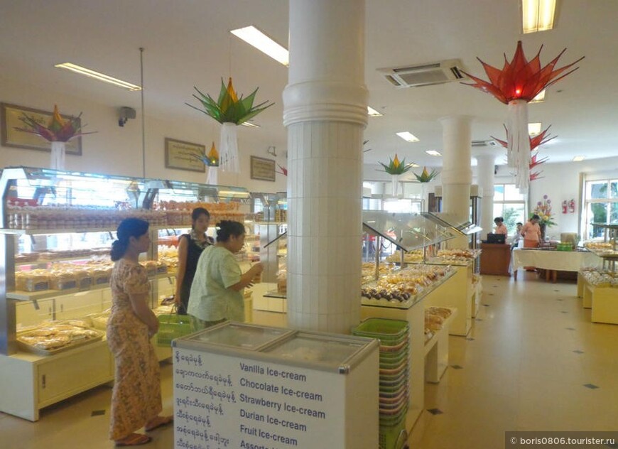 Один из первых гипермаркетов Янгона