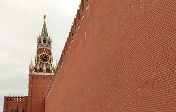 В Москве из-за ветра был повреждён один из зубцов Кремлёвской стены  