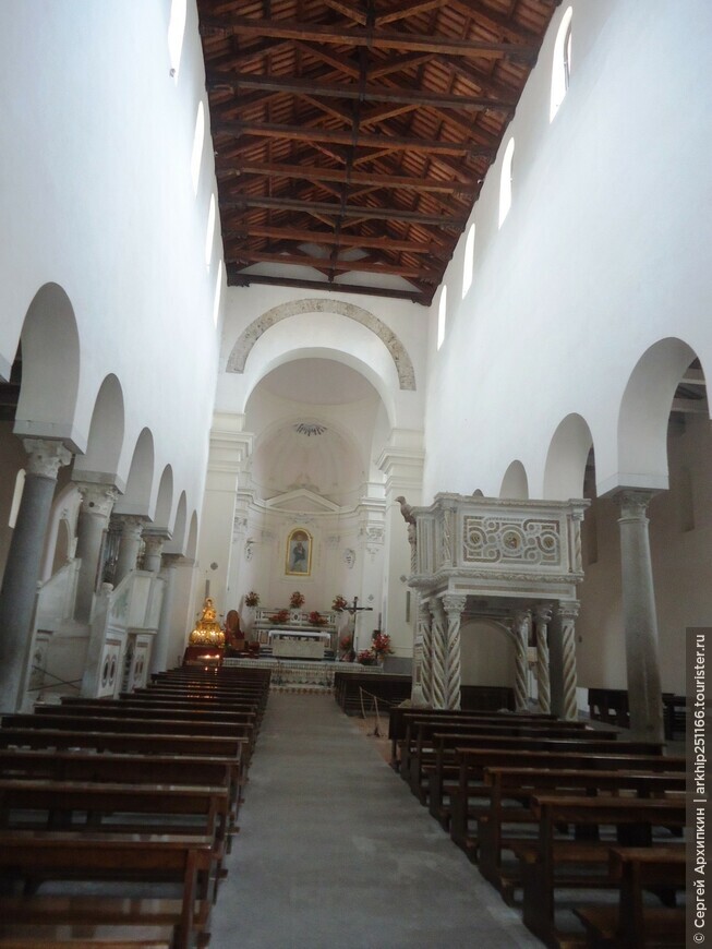 Кафедральный собор Равелло  (11 века) — с сосудом запекшей крови Святого Пантелеймона