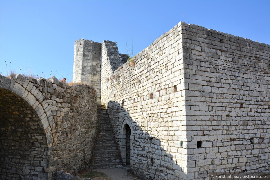 Руины белой мечети внутри бератской крепости, 15 век