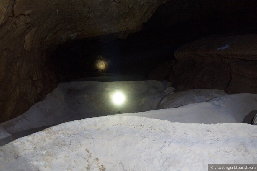 Карстовая пещера Тхам Хой (Tham Hoi) или Snail Cave, г. Вангвьенг (Vang Vieng) Лаос