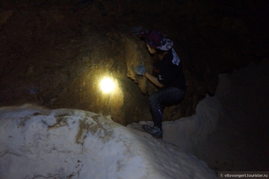 Карстовая пещера Тхам Хой (Tham Hoi) или Snail Cave, г. Вангвьенг (Vang Vieng) Лаос