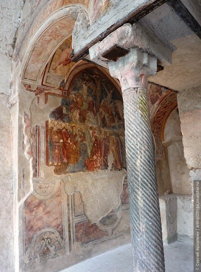 Средневековый Кафедральный собор в Амальфи с мощами Святого Андрея Первозванного