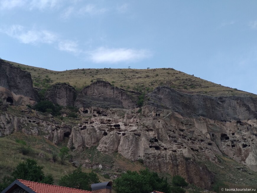 Наскальный город Вардзия, крепость Хертвиси и самое большое озеро Грузии — Паравани