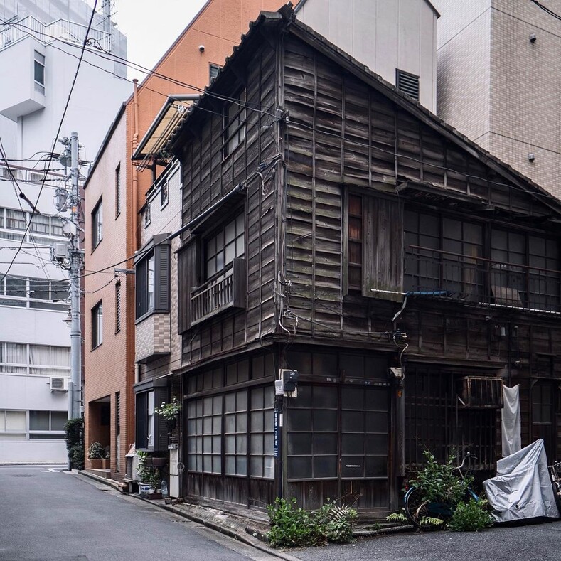 Исчезающая Япония: австралийка делает фотографии старинных домов, чудом сохранившихся среди современной застройки
