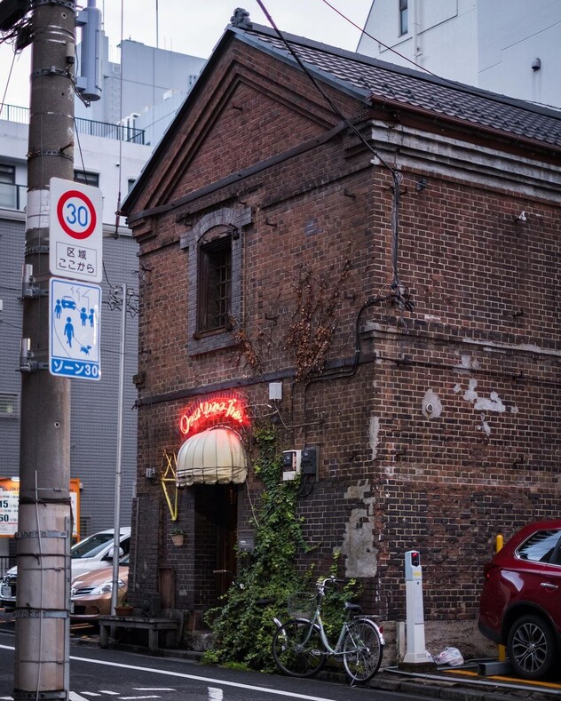 Исчезающая Япония: австралийка делает фотографии старинных домов, чудом сохранившихся среди современной застройки