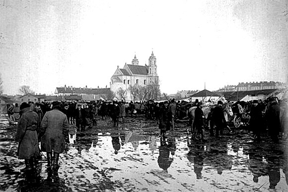 Фото из интернета. Рынок на площади Лукишкес в 1898 году.
