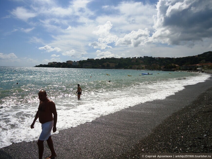 Центральный пляж на одном из лучших курортов Италии — в Сапри (регион Кампания)